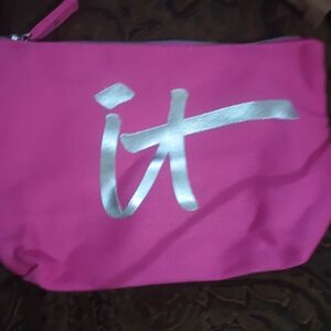 5 For $25 It cosmetics Bright Pink Makeup Bag